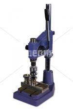 Машина за обличане на <br>различни модели копчета.